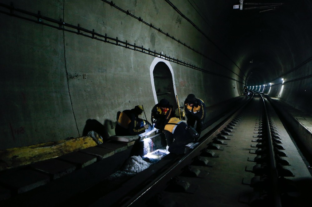 通化铁路运营隧道病害现状